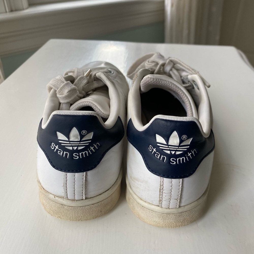 Navy Stan Smith Sneakers